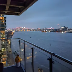 https://snuggle-riverside-apartment-stunning-river-views-close-inn.brighton-hotels-england.com